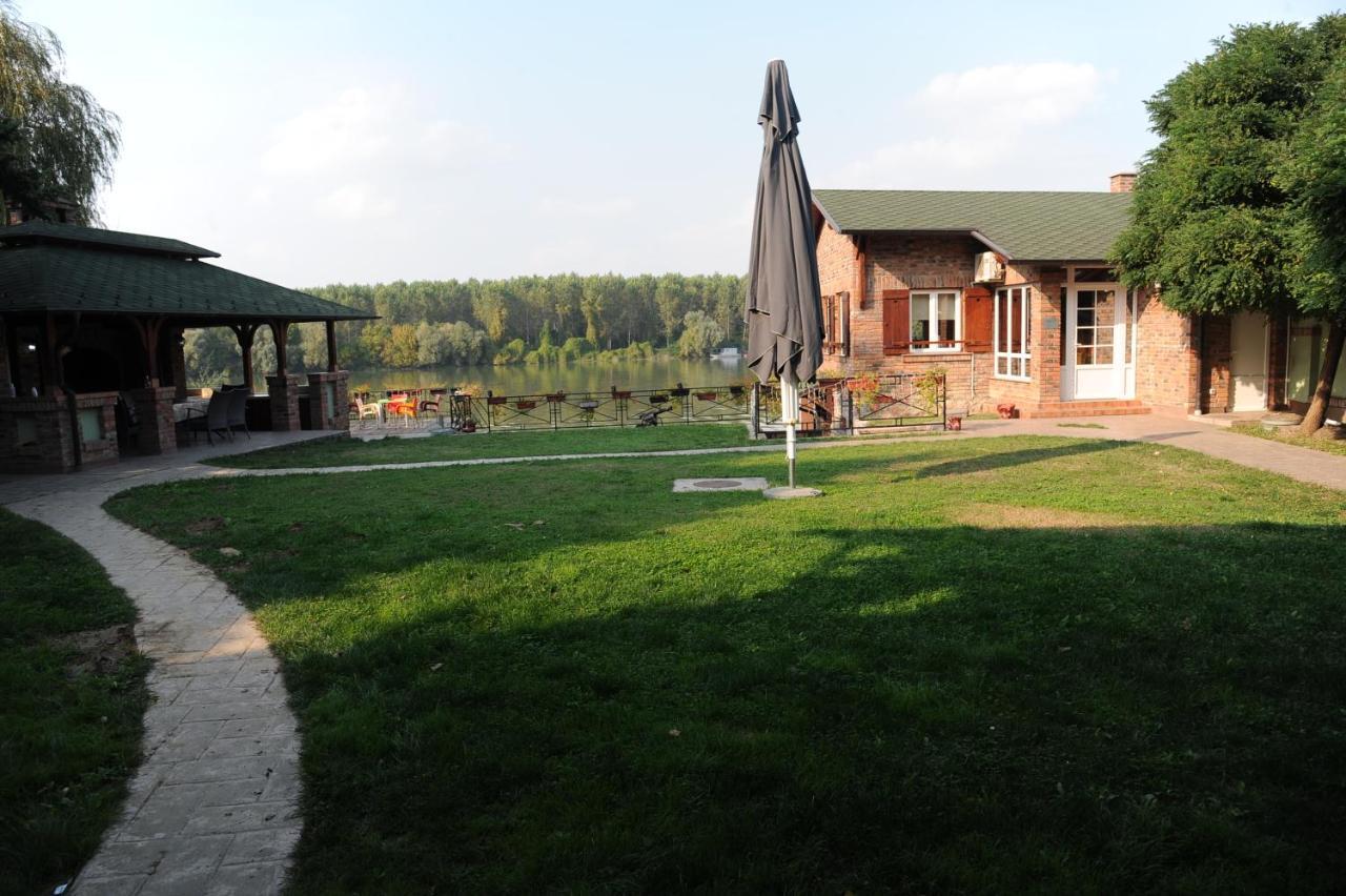 Vila Odmor Na Dunavu Beocin Buitenkant foto