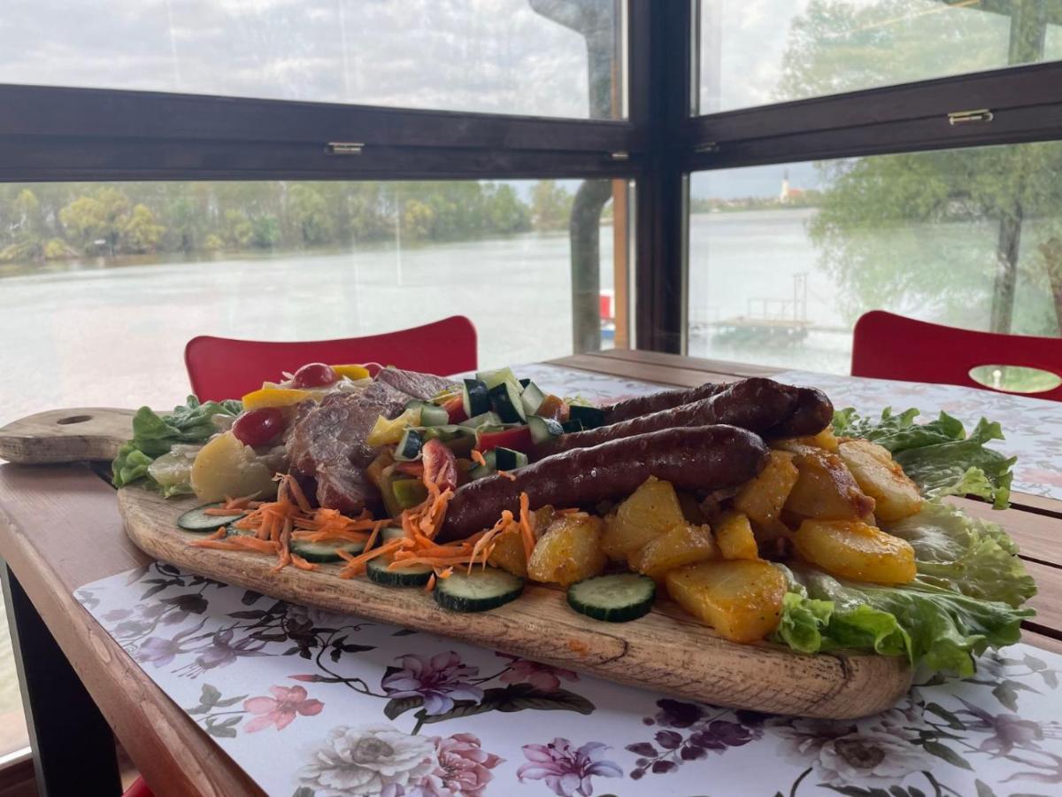 Vila Odmor Na Dunavu Beocin Buitenkant foto