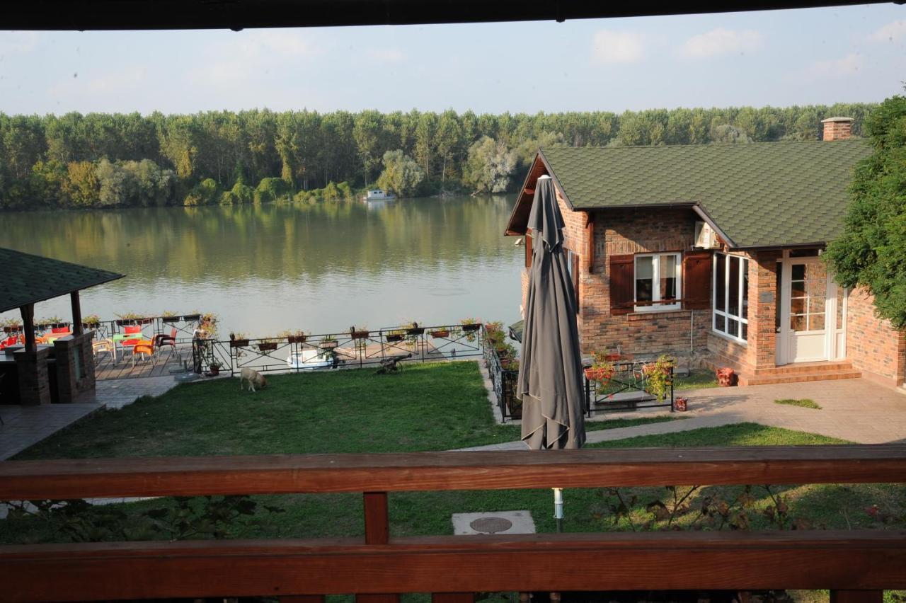 Vila Odmor Na Dunavu Beocin Buitenkant foto