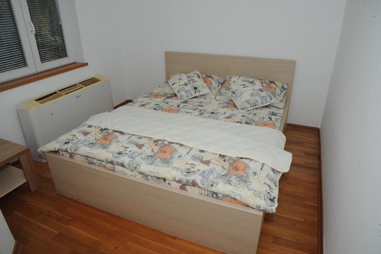 Vila Odmor Na Dunavu Beocin Buitenkant foto
